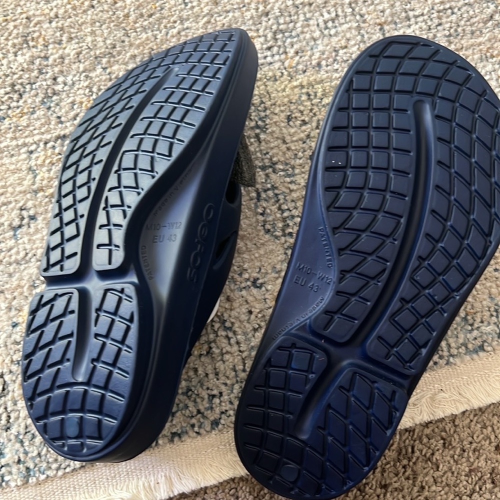 OOFOS Navy Recovery Flip flops thong sandals shoes women size 12 Men’s size 10 - Picture 2 of 12